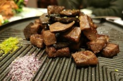 七彩云南大酒楼特色菜是什么？环境和服务怎么样？