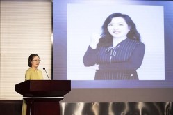 白晓卉简历中都有哪些成就？其专业背景如何？