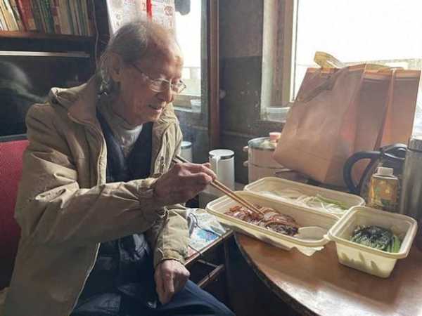 居家老人孩子可否少核检官方答疑(为居家老人送餐的服务)